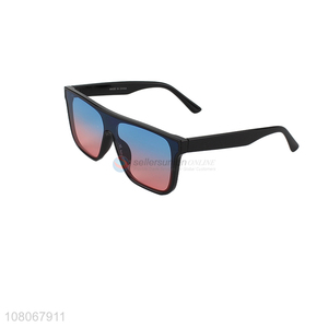 Low price graduated color plastic sunglasses with UV protection lens