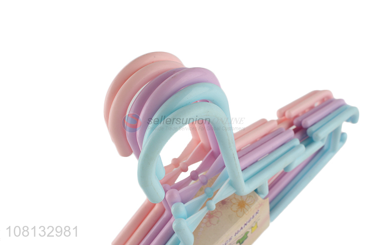 Wholesale from china plastic non-slip clothes hanger