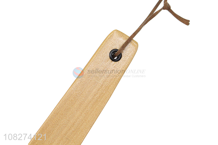 Good quality convenient natural wooden back scratcher with long handle