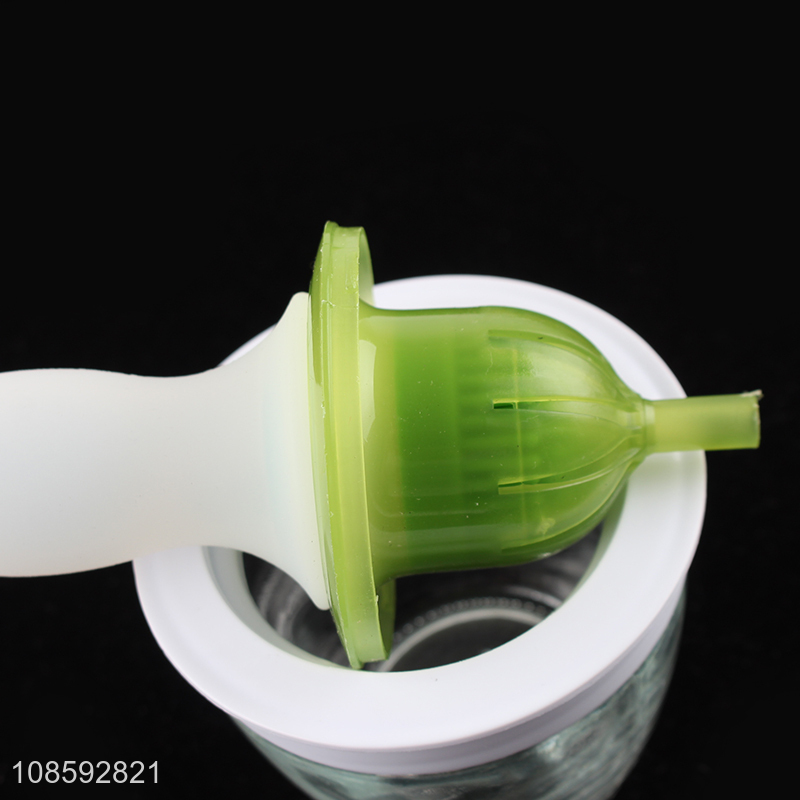 China factory kitchen gadget oil brush oil bottle set