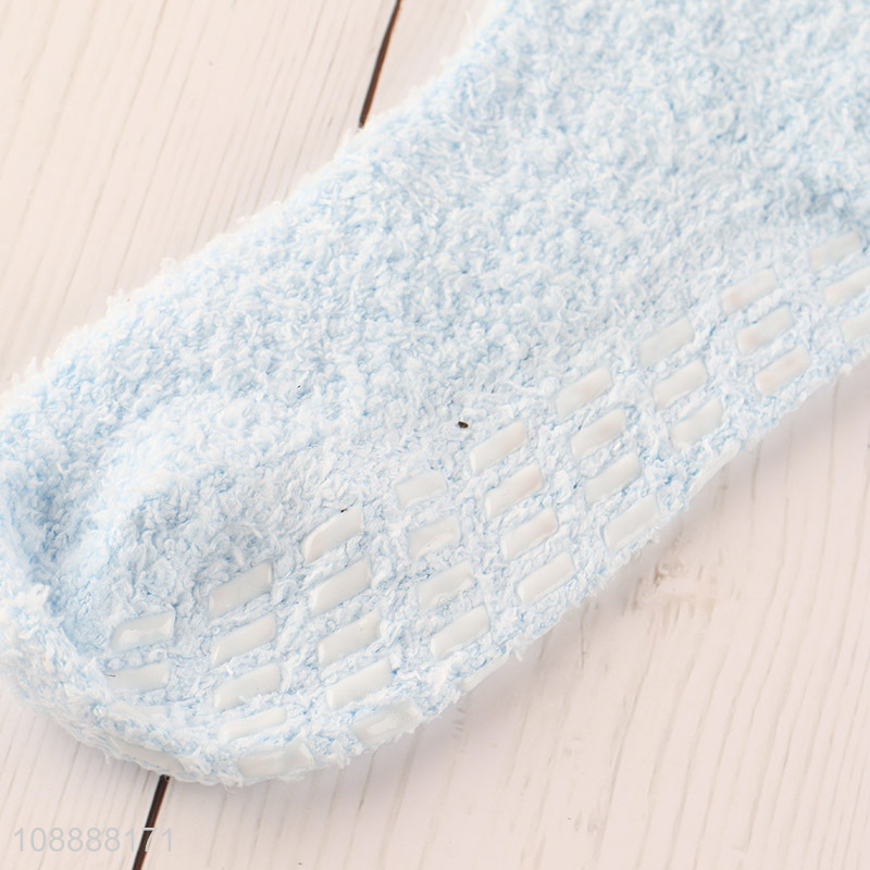 Factory price non-slip slipper socks winter fuzzy socks with grips