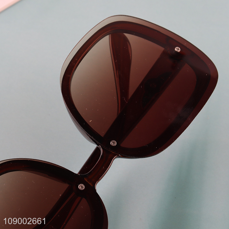 New Arrival Women Men Sunglasses Polarized Frame Plastic Frame Sunglasses