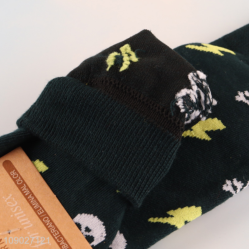 Popular products skull printed breathable cotton socks casual crew socks